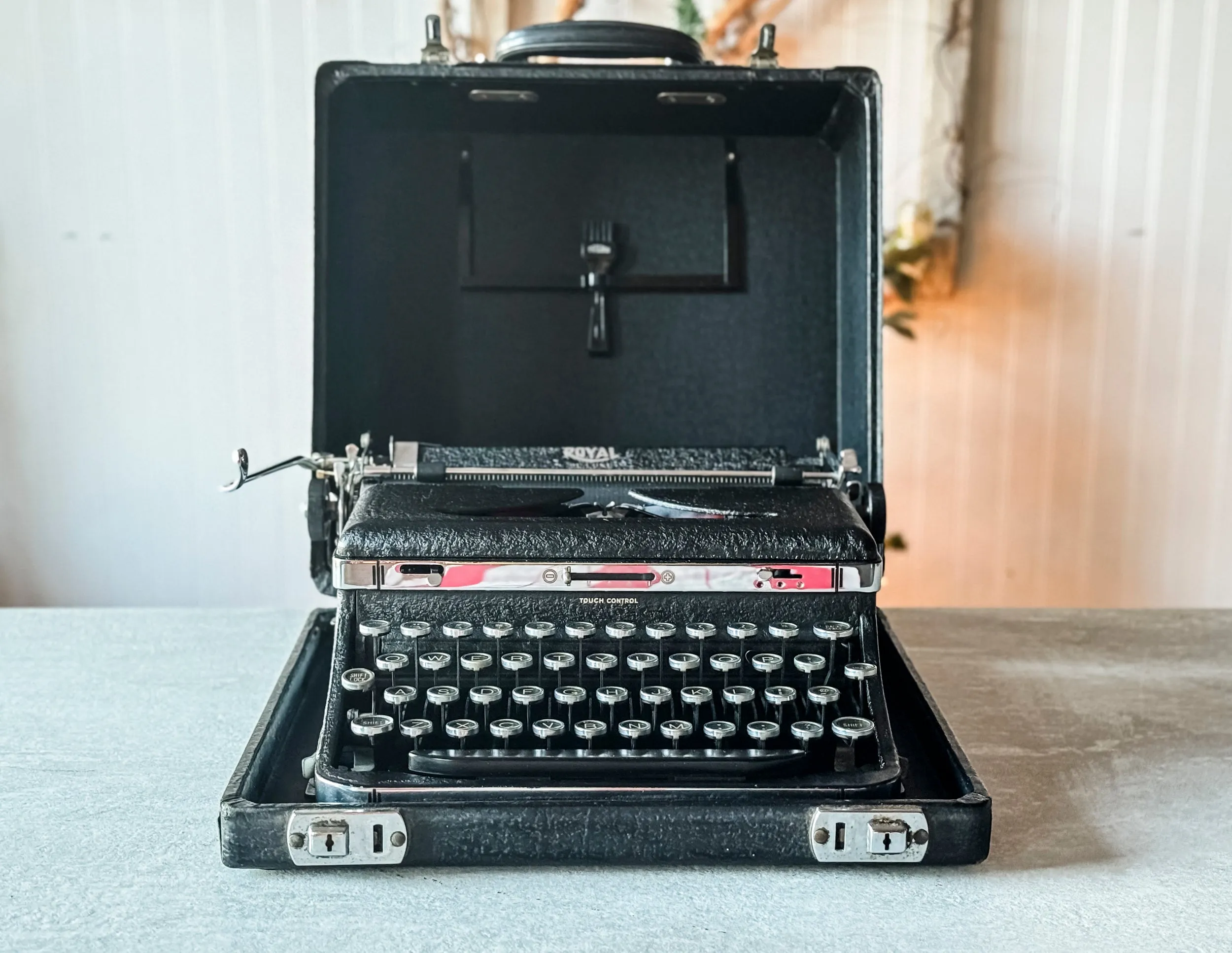 1937 Royal Deluxe, Matte Crinkle