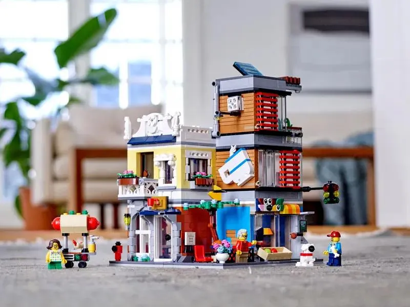 31097 Townhouse Pet Shop And Cafe