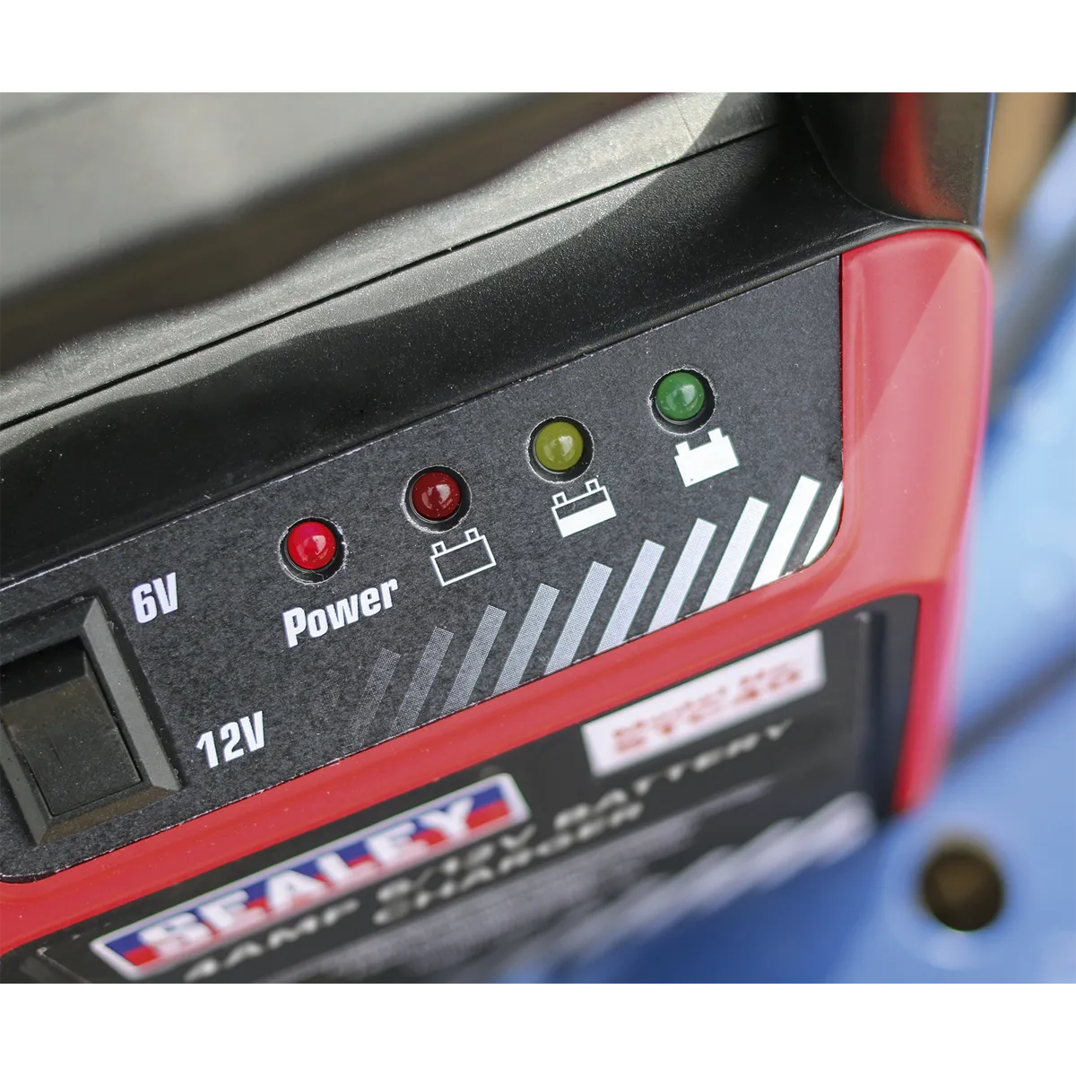Battery Charger 6/12V 4Amp 230V
