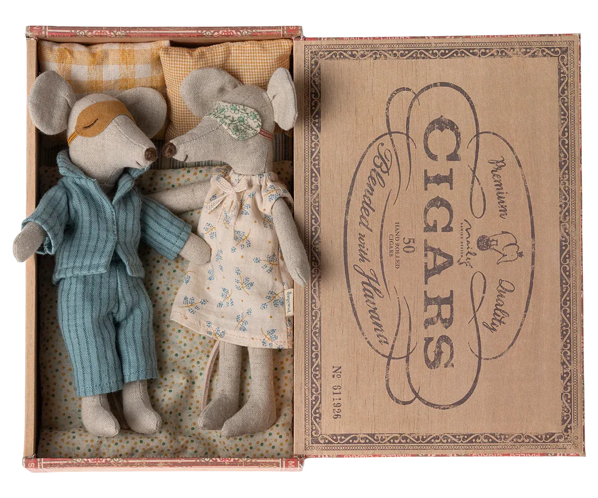 MUM & DAD MICE IN CIGARBOX