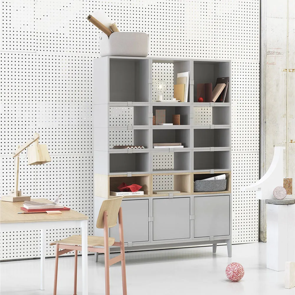 muuto | stacked storage system | module with door | medium light grey - DC