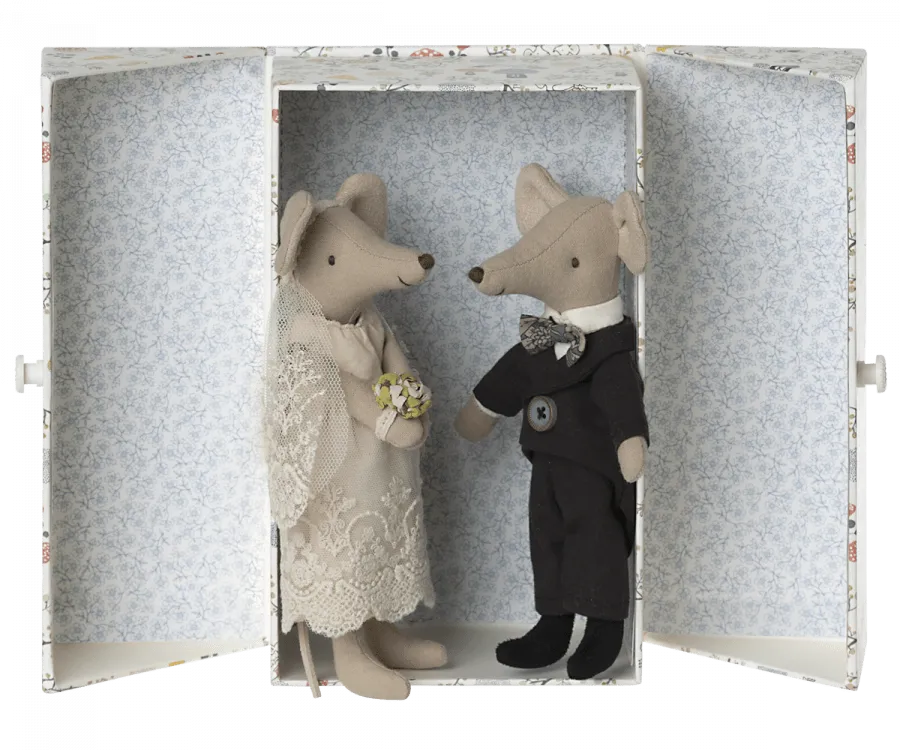 Wedding Mice Couple in Box