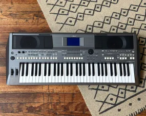 YAMAHA PSR-S670 61-Key Workstation Arranger Keyboard